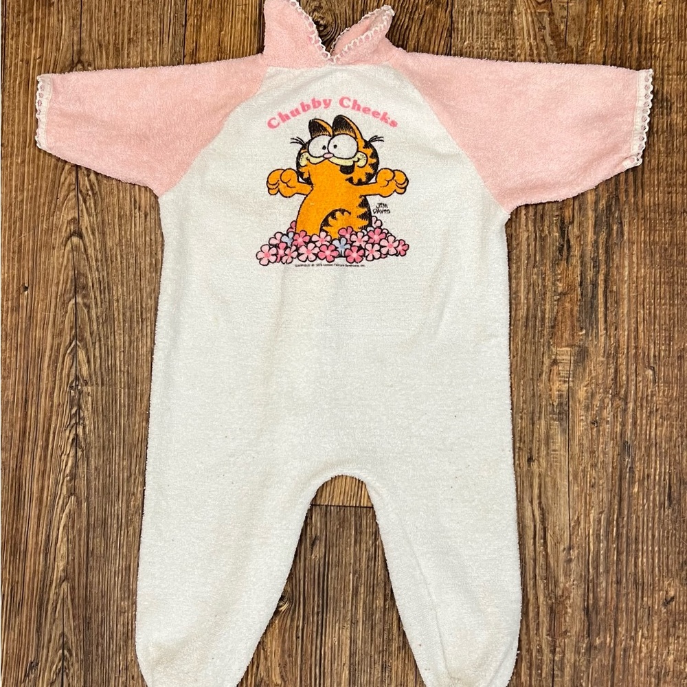 Vintage 1978 Garfield onesie Pink and White Kids Footie